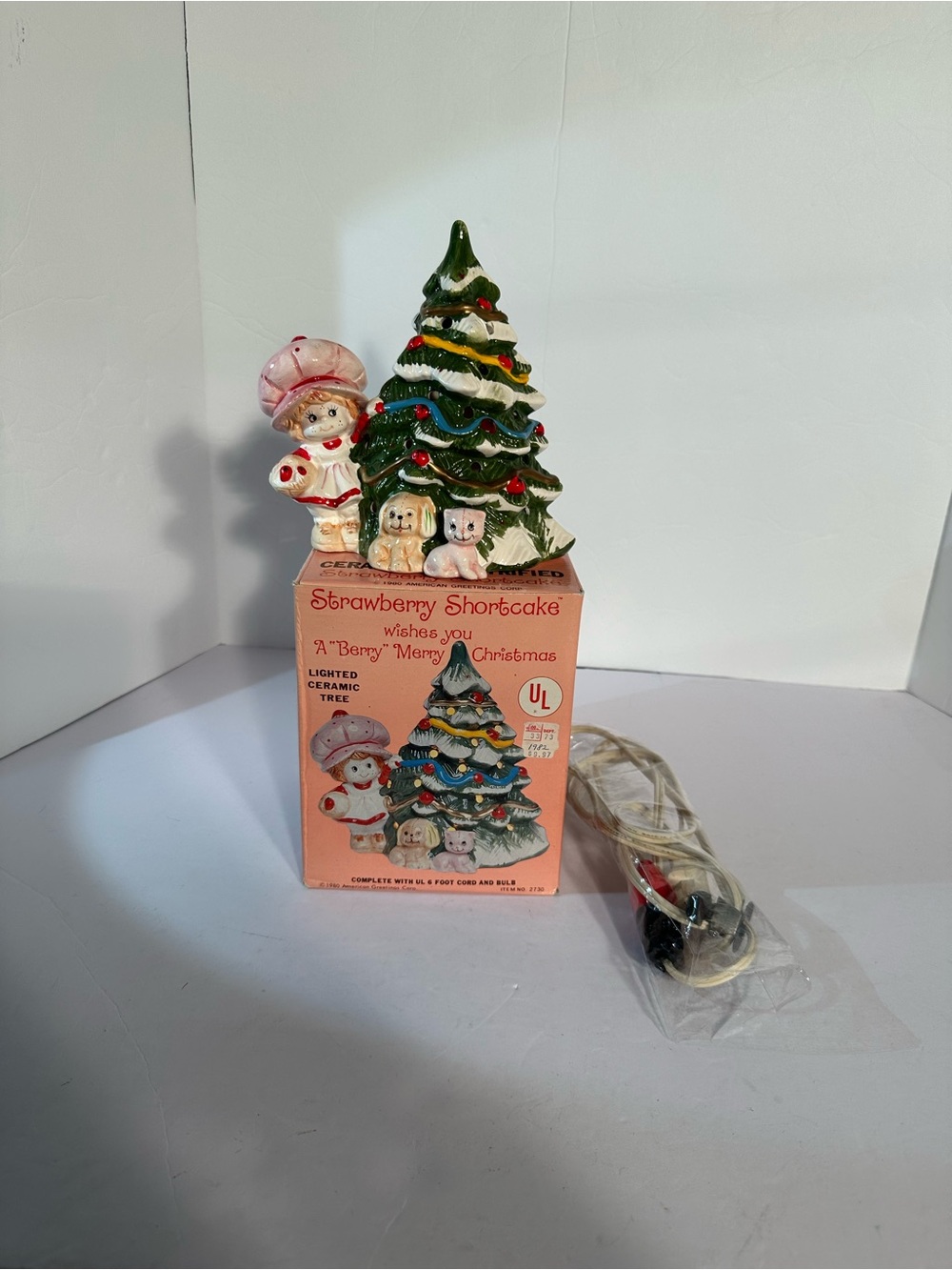 VTG 1980 Ceramic Strawberry Shortcake Wishes You A “Berry” Merry Christmas Tree
